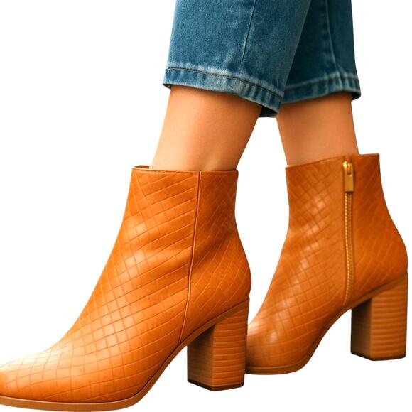 Universal Thread 8 Brown Women's Chelsea Ankle Boots 2 Inch High Heel Shoe - Picture 1 of 9